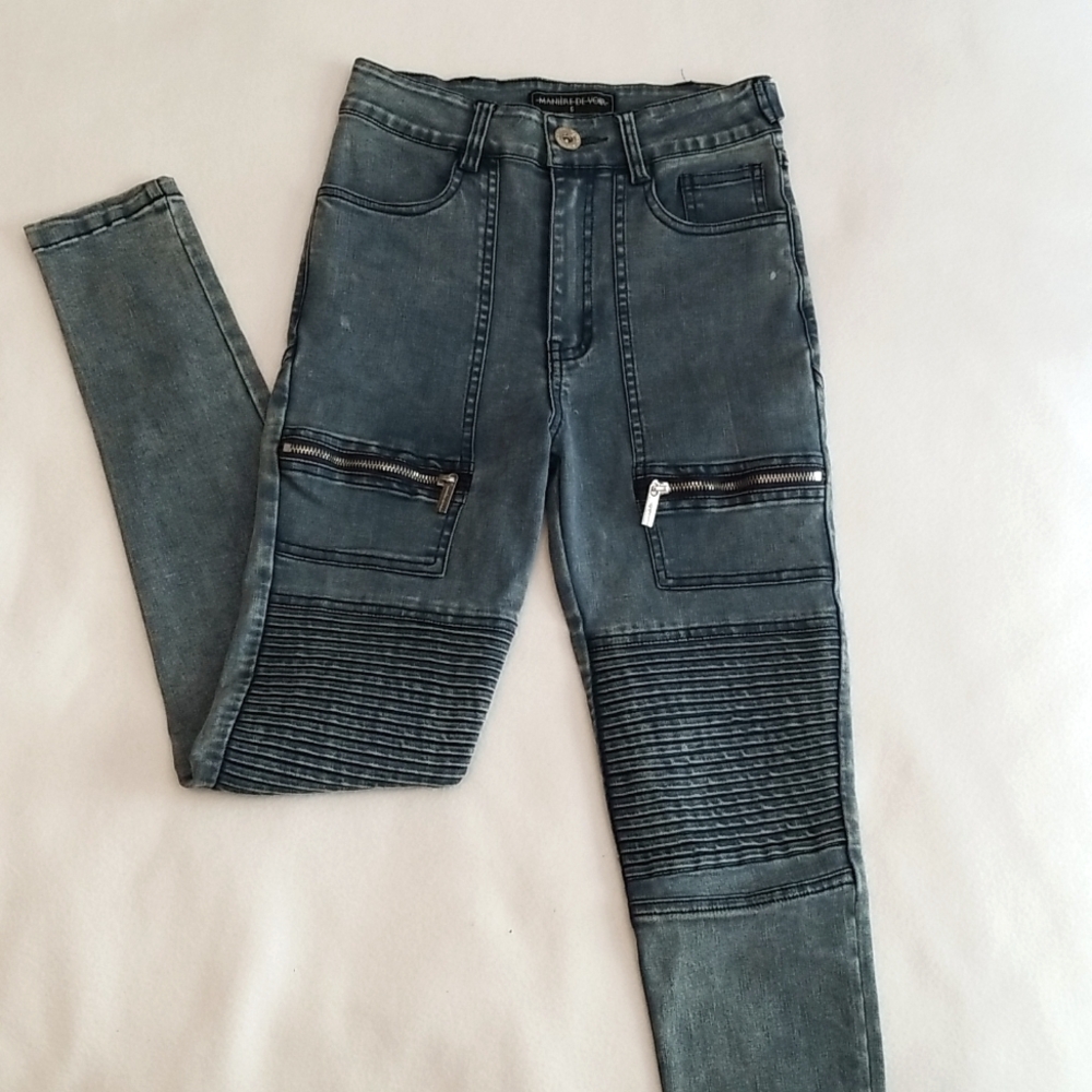 *LAST CHANCE ITEM! *  Maniere De Voir Super-Stretch Cargo Skinny Jeans